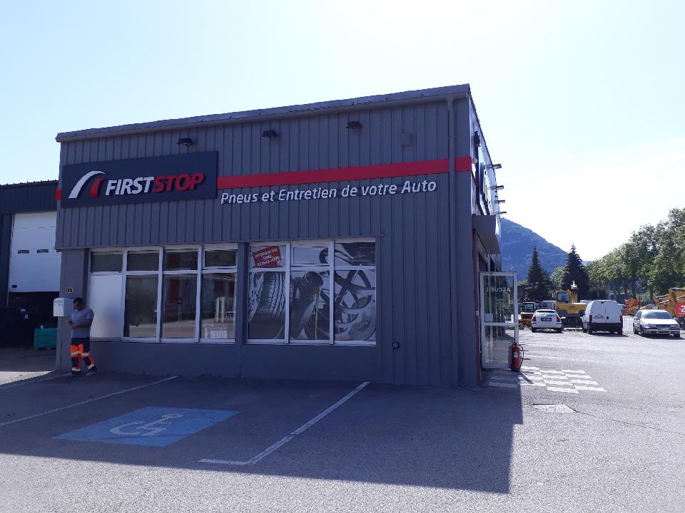 First Stop Montréal-la-Cluse