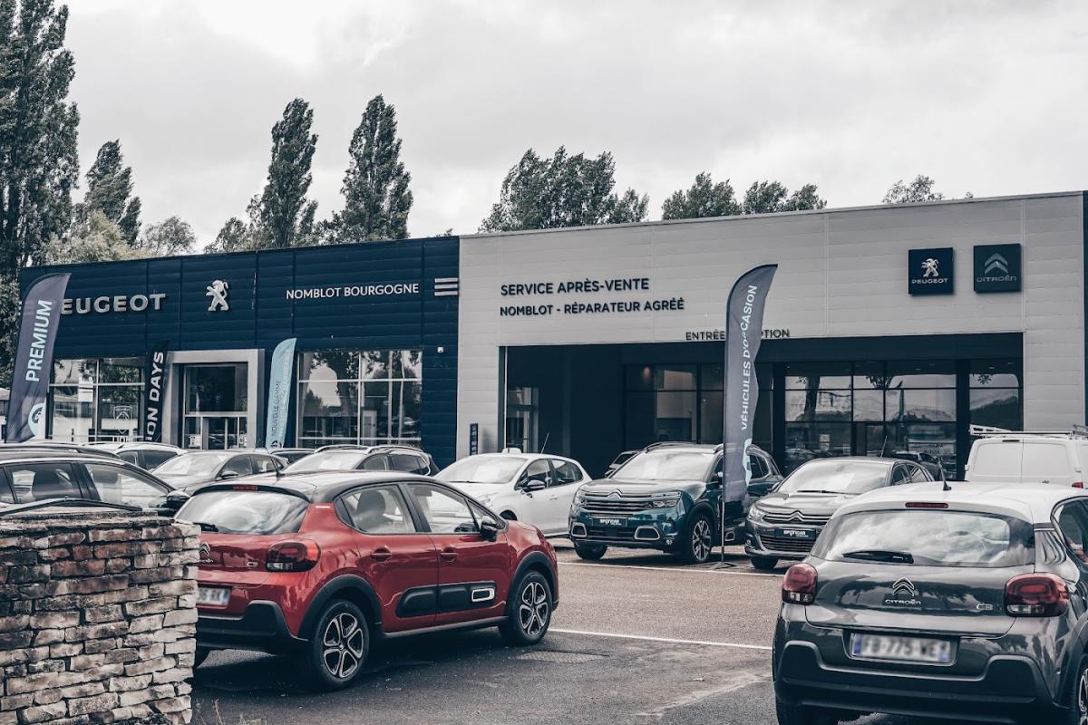 Village Automobile | By Nomblot