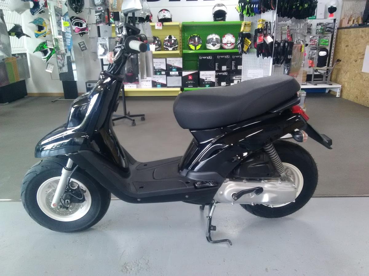 Scoot Occass 17