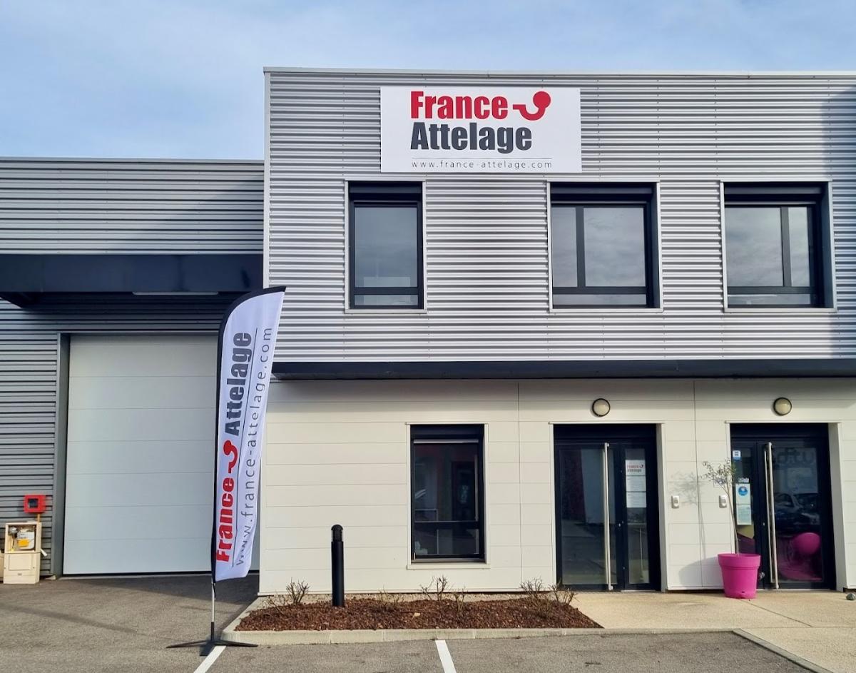 FRANCE ATTELAGE centre de pose LYON Saint Priest