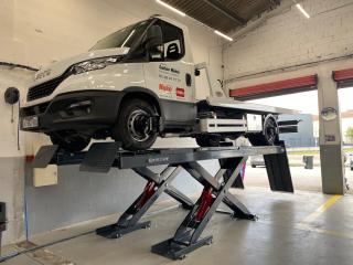 Garage Point S - Coignières (THIMAX Atelier) 0