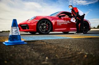 Garage Porsche Experience Center - Le Mans 0
