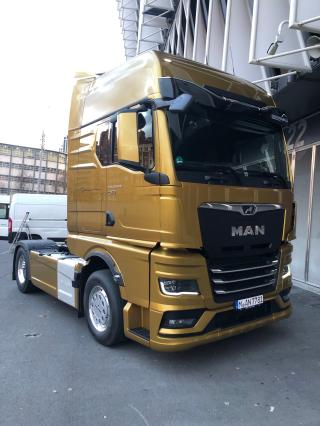 Garage Man Truck & Bus Center 0