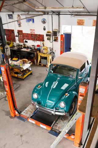 Garage Old School Mechanic 2