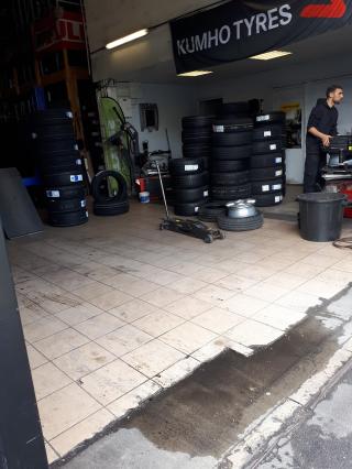 Garage 100% PNEUS VAUX LE PENIL 0