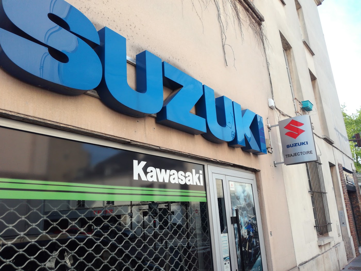 Trajectoire | Concession moto Suzuki, Kawasaki | Accessoires Moto | Atelier réparation