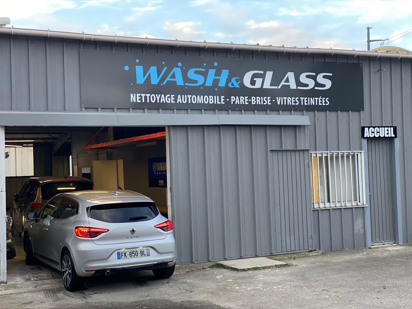 WASH AND GLASS